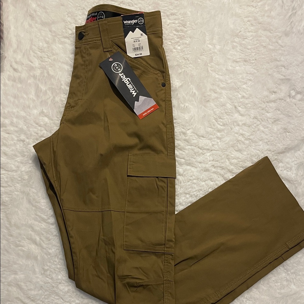 Wrangler Cargo Pants in Brown